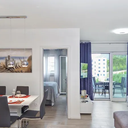 Seaview, Mountains And Sunrise Apartment